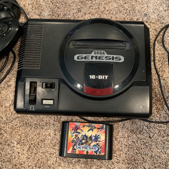 Sega Genesis with Controllers and 1 game - Picture 2 of 9